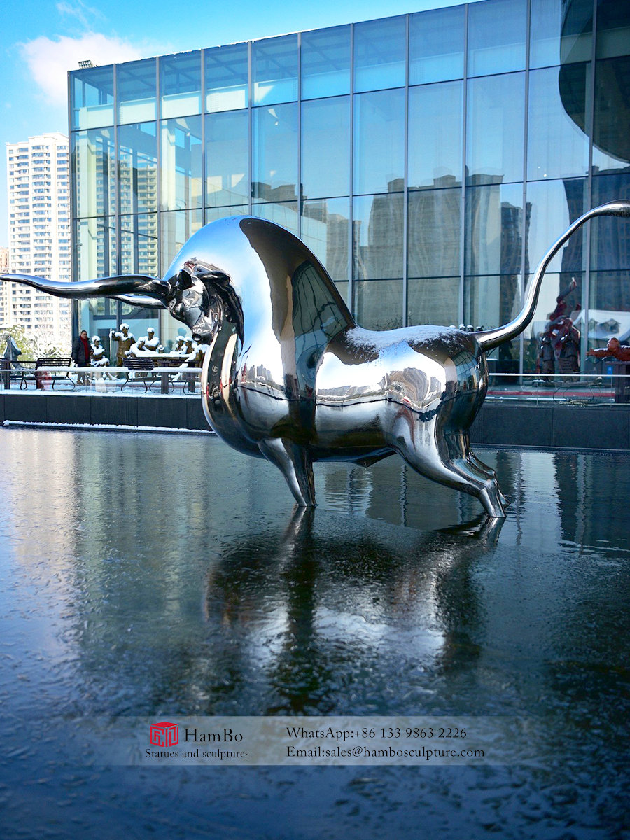 Real estate stainless steel cow mirror sculpture manufacturers