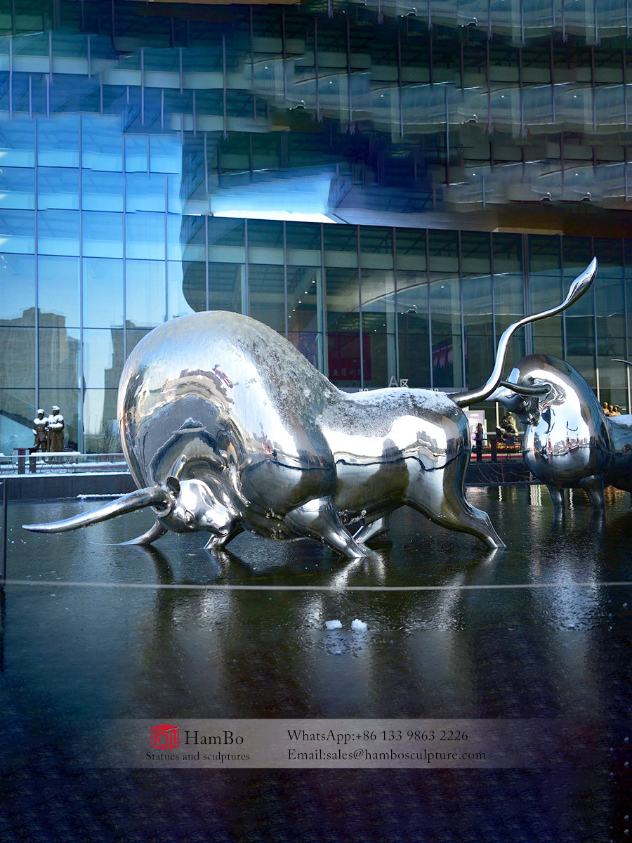 Real estate stainless steel cow mirror sculpture manufacturers