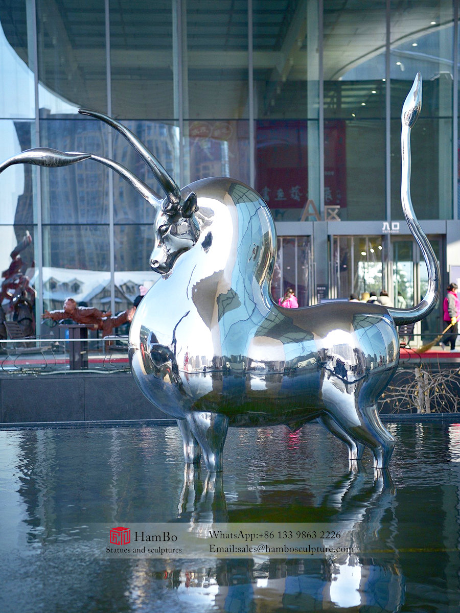 Real estate stainless steel cow mirror sculpture manufacturers