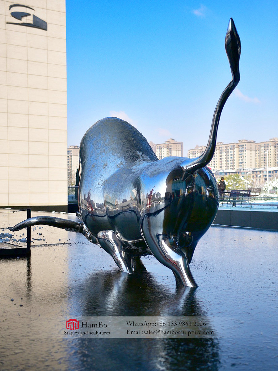 Real estate stainless steel cow mirror sculpture manufacturers